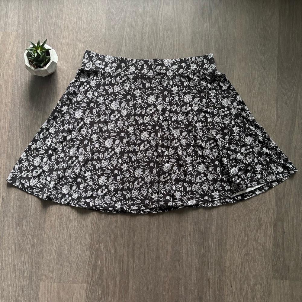 LOFT Black & White Floral Mini Skirt